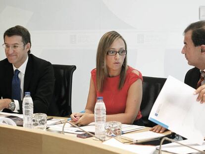 Elena Mu&ntilde;oz, en el centro, y Javier Guerra, a la derecha, cuando ambos eran conselleiros de Feij&oacute;o.