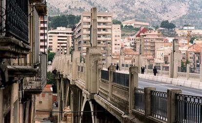 Puente de Sant Jordi, en el centro de Alcoi.