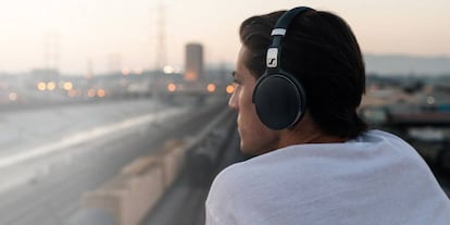 Unos auriculares inalámbricos Sennheiser, modelo HD 4.50 BTNC, se encuentran en oferta con motivo de la campaña de Reyes.