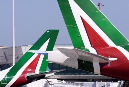 Aviones de Alitalia en el aeropuerto de Fiumicino (Roma)