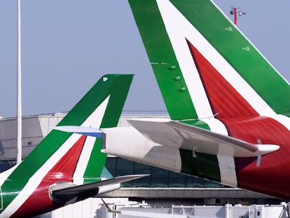 Aviones de Alitalia en el aeropuerto de Fiumicino (Roma)