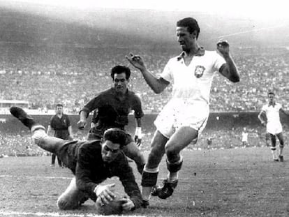 Ramallets se hace con el bal&oacute;n durante el Brasil-Espa&ntilde;a. 