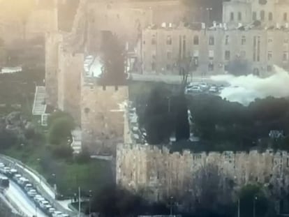 Fragmentos de un misil impactan en la Ciudad Vieja de Jerusalén y causan un herido