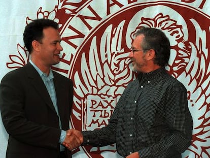 Dos de las estrellas que han pasado por el Lido, Tom Hanks y Steven Spielberg, en una imagen de 1998. 