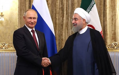 El presiente de Iran, Hassan Rohani, y su homólogo ruso, Vladimir Putin, este miércoles en Teherán.