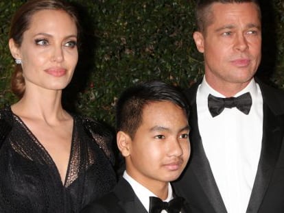 Brad Pitt, Angelina Jolie e um de seus filhos, Maddox.