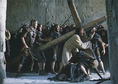 El actor Jim Caviezel, en una secuencia de <i>La Pasión de Cristo,</i> de Mel Gibson.