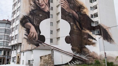 Mural de SFHIR en un edificio de nueve pisos en la ciudad de Fene (A Coruña).