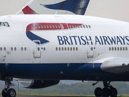 Aviones de British Airways en el aeropuerto de Cardiff, en Gales. 