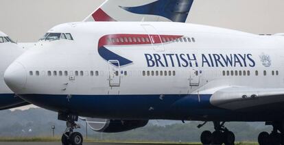 Aviones de British Airways en el aeropuerto de Cardiff, en Gales.