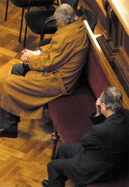 Estevill y el abogado Piqué Vidal, durante la vista en la que han sido condenados a nueve y siete años de cárcel respectivamente.