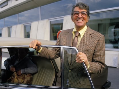 El cómico, actor y cantante estadounidense Dean Martin, a mediados de 1984 en París.