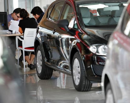 Concesionario de automóviles en Santiago.