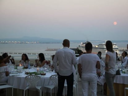 Terraza y habitaci&oacute;n del hotel Amic Horizonte de Palma de Mallorca. 