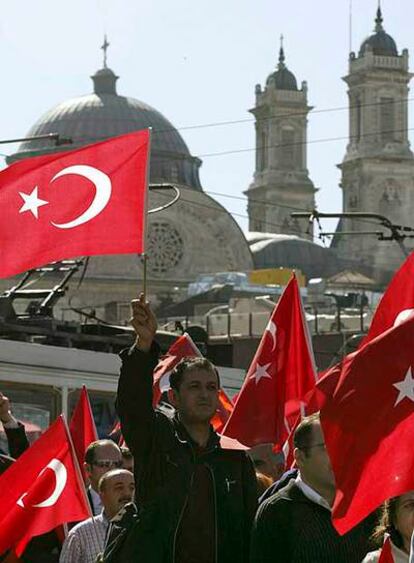 Manifestación contra el PKK kurdo en Estambul.