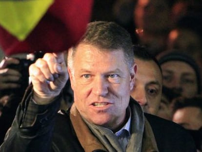 Klaus Iohannis celebra su victoria en las elecciones en Bucarest.
