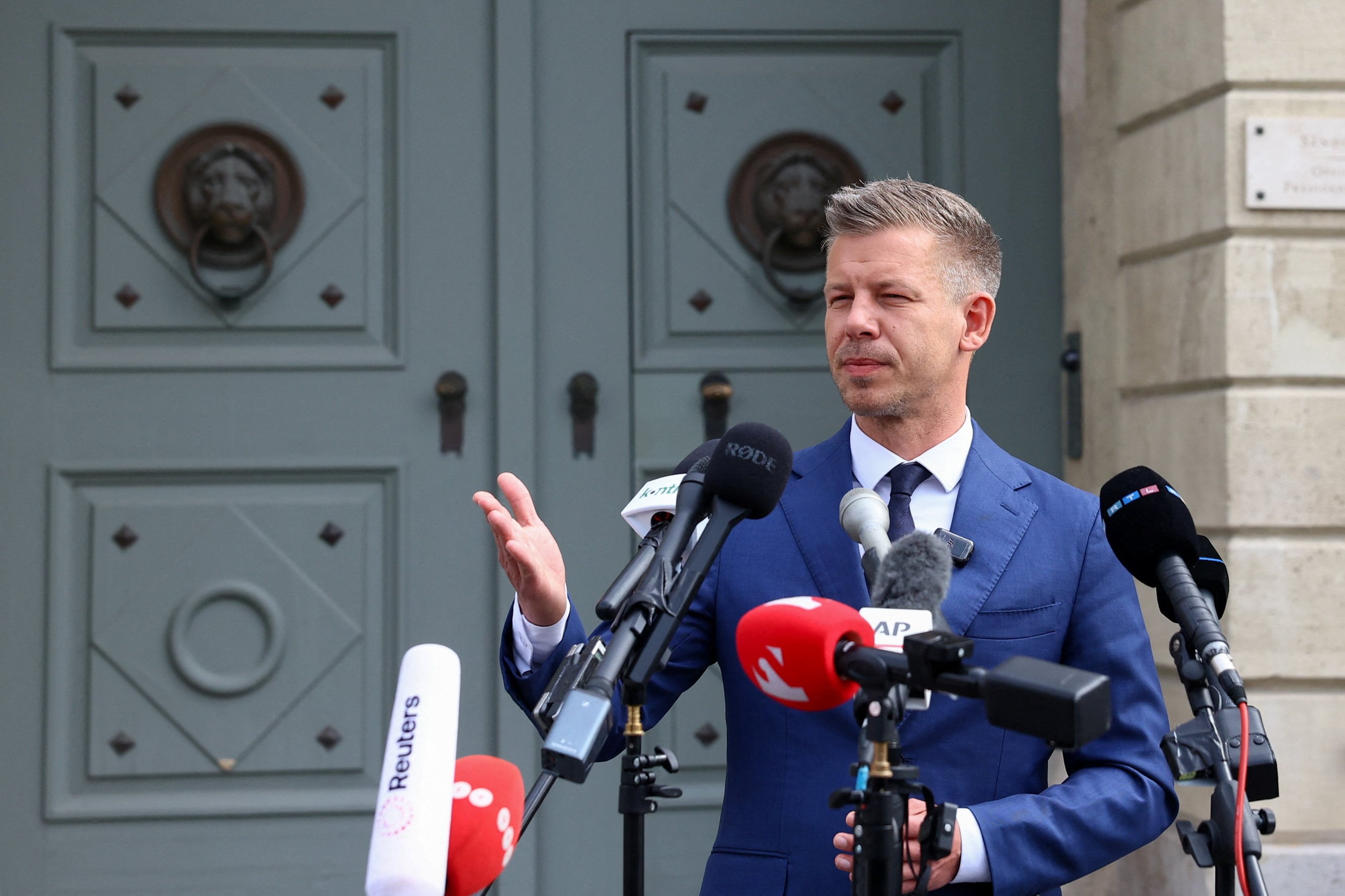 Magyar anuncia que cerrará los informativos de los medios públicos de Hungría hasta que dejen de ser “propaganda” de Orbán