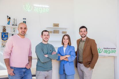 De izquierda a derecha, Alejandro Simón, Guillermo del Barco Aldaz, Silvia Antón y Yago Sierras, el equipo de Mediterranean Algae en una imagen cedida por la empresa.