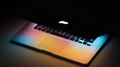 Cómo convertir la pantalla de tu MacBook en un anillo de luz con la función Edge Light