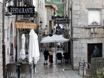 Varios restaurantes de Laredo (Cantabria), a la espera de la llegada del turismo vasco.