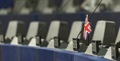 Vista de la bandera británica en uno de los escaños del Parlamento Europeo el 5 de julio