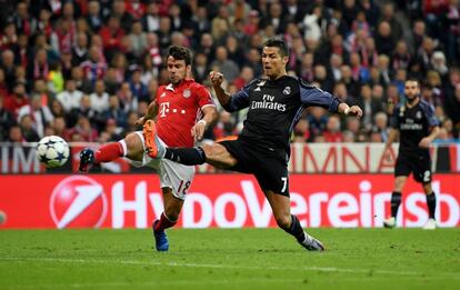 Ronaldo, en una acción del partido de ida de cuartos del año pasado.