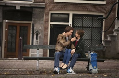 Los actores Ansel Elgort y Shailene Woodley en la película 'Bajo la misma estrella'.