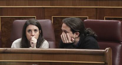 Pablo Iglesias e Irene Montero en el Congreso. 