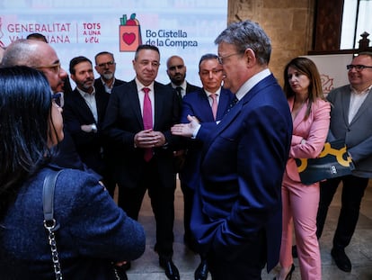 El presidente de la Generalitat, Ximo Puig, participa en la presentación del bono de ayuda para la cesta de la compra, que ayudará a medio millón de valencianos.
