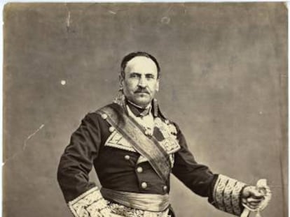 El general Espartero vestido como duque de la Victoria (hacia 1865).