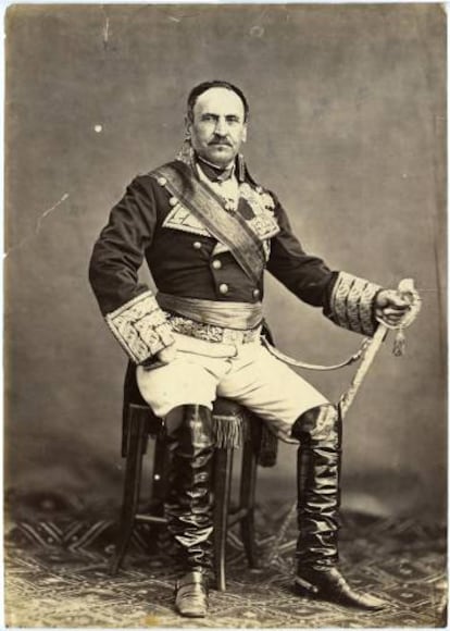 El general Espartero vestido como duque de la Victoria (hacia 1865).