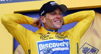 Armstrong, en el podio del Tour de 2005.