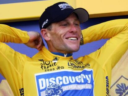 Armstrong, en el podio del Tour de 2005.