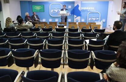 Álvaro González, ayer durante el 'examen' diseñado por Aguirre para los miembros de su lista.