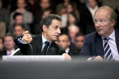 El presidente franc&eacute;s, Nicolas Sarkozy, junto al exministro de Interior, Brice Hortefeux, en un debate sobre delincuencia en febrero. 