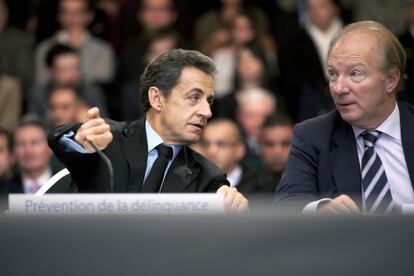 El presidente francés, Nicolas Sarkozy, junto al exministro de Interior, Brice Hortefeux, en un debate sobre delincuencia en febrero.