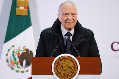 El fiscal general, Alejandro Gertz, el martes durante la conferencia de prensa en Palacio Nacional.