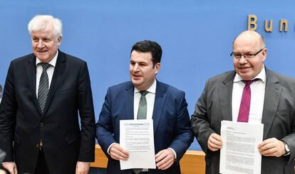 De izquierda a derecha, el ministro alemán del Interior, Horst Seehofer, el de Trabajo y Asuntos Sociales, Hubertus Heil, y el de Economía y Energía, Peter Altmaier.
