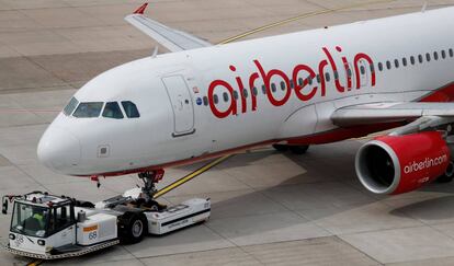 About 1,400 employees at bankrupt Air Berlin are threatened by dismissal in Germany