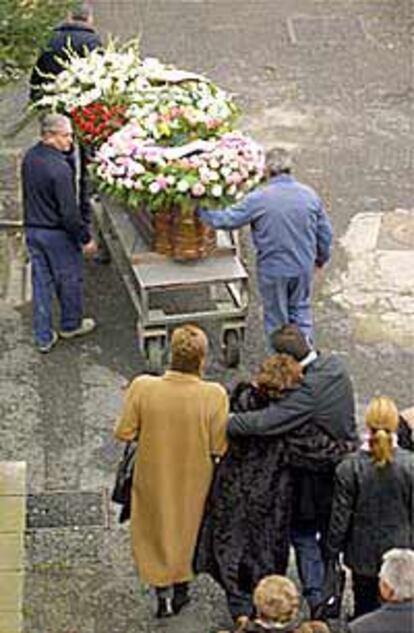 Entierro de Ricardo Otxoa en el cementerio de Barakaldo.