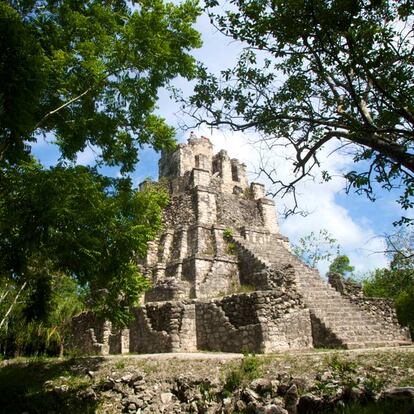 La gran pirámide de Nohoch Mul (42 metros de altura) es el principal atractivo del yacimiento arqueológico de Cobá, situado a unos 50 kilómetros de Tulúm hacia el interior de la península de Yucatán.