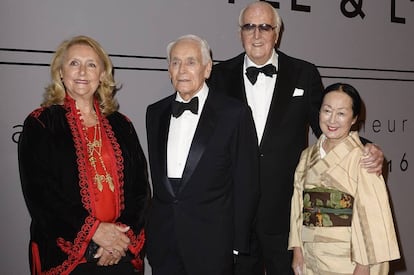 Philippe Venet y Hubert de Givenchy, con la duquesa de Cadaval y la condesa de Setsuko Klossowska de Rola en 2013 en París.