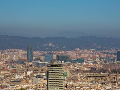 Vista de Barcelona desde el "Mirador del alcalde" en Montjuic.