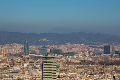 Vista de Barcelona desde el "Mirador del alcalde" en Montjuic.