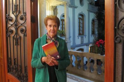 Lucy Medina Rivera en la presentación de su último libro en el Ateneo de España en México.