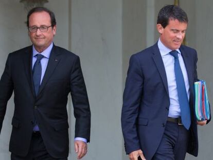 Hollande, junto al primer ministro, Manuel Valls, este miércoles.