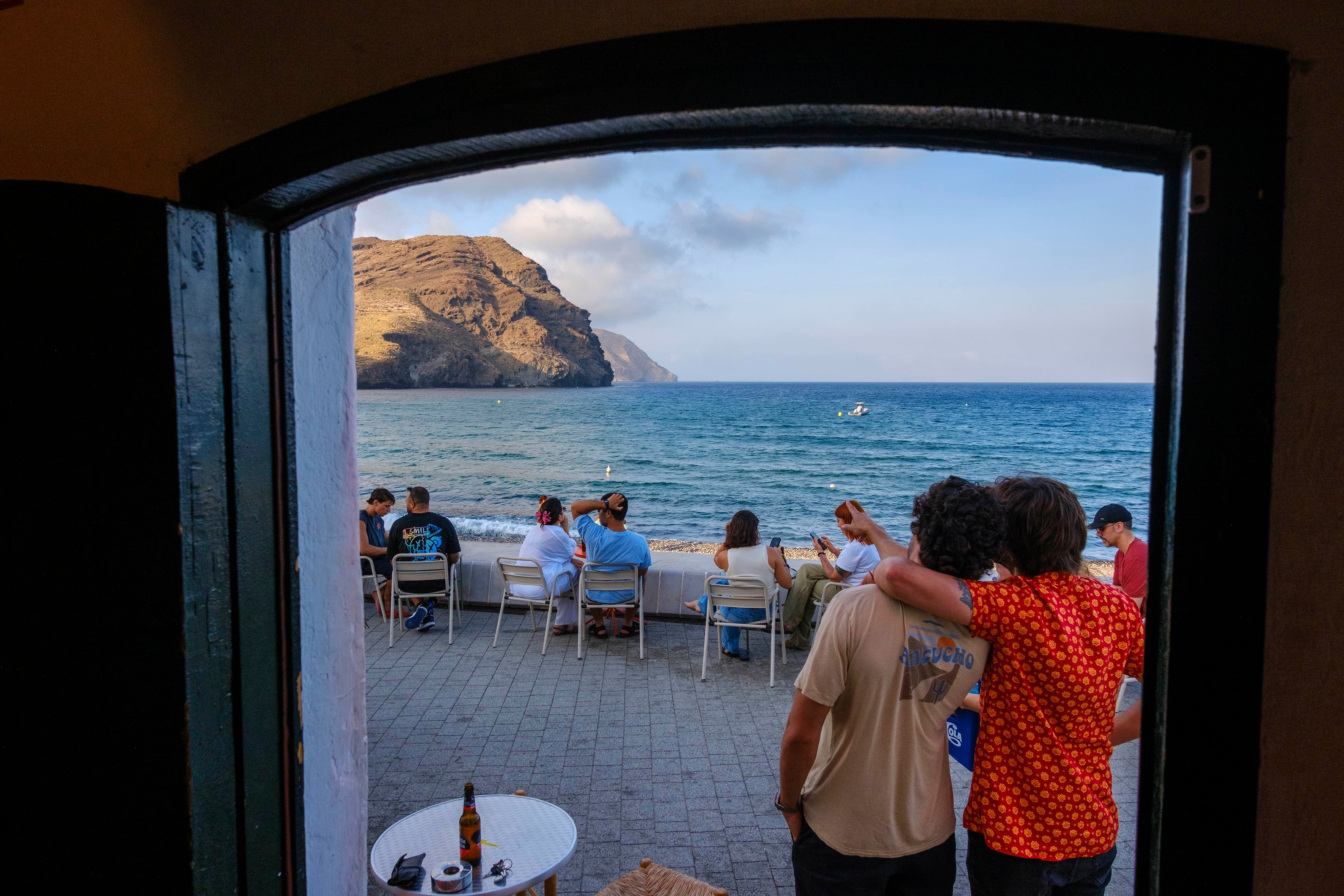 La Polacra, el bar en pleno Cabo de Gata al que todo el mundo quiere ir por sus brasas frente al mar