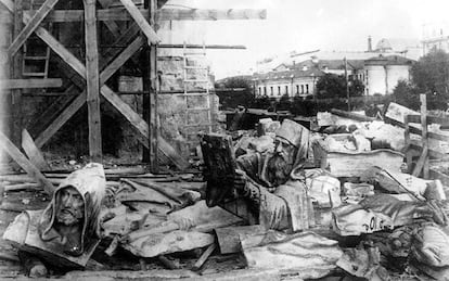 Destrucción de la catedral de Cristo Salvador en Moscú, en 1931.
