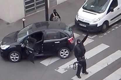 Los hermanos Kouachi tras la matanza en &#039;Charlie Hebdo&#039;. 