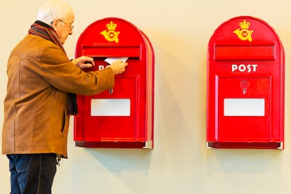 Servicio postal de Dinamarca dejará de entregar cartas a partir de 2026